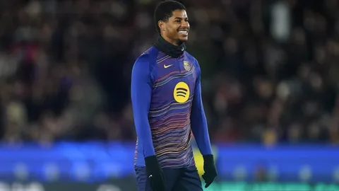 圣诞装饰意外成灾！斯通斯肌肉拉伤，遗憾告别皇马关键对决！